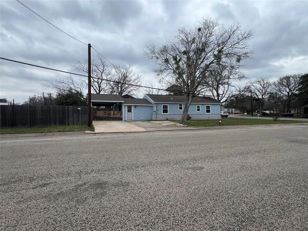 Unit for sale at 711 N Grimes Street, Giddings, TX 78942