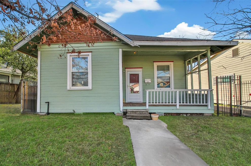 Unit for sale at 207 Northwood Street, Houston, TX 77009