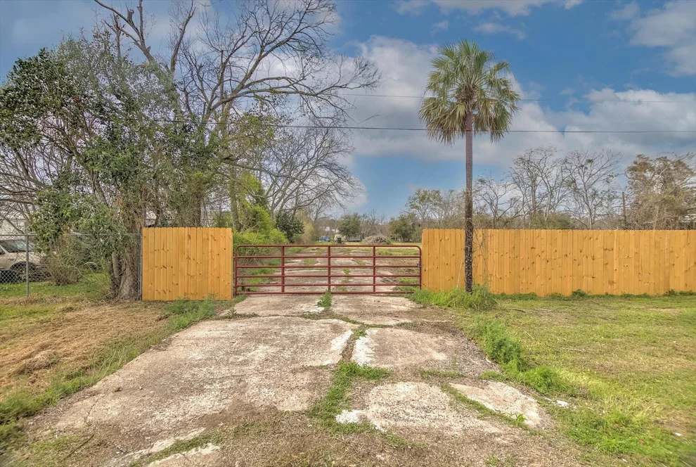 Unit for sale at 301 Oakland Street, Baytown, TX 77520