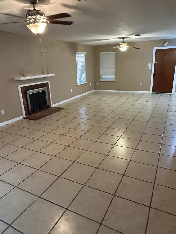 Unit for sale at 118 Tarpon Avenue, Galveston, TX 77550