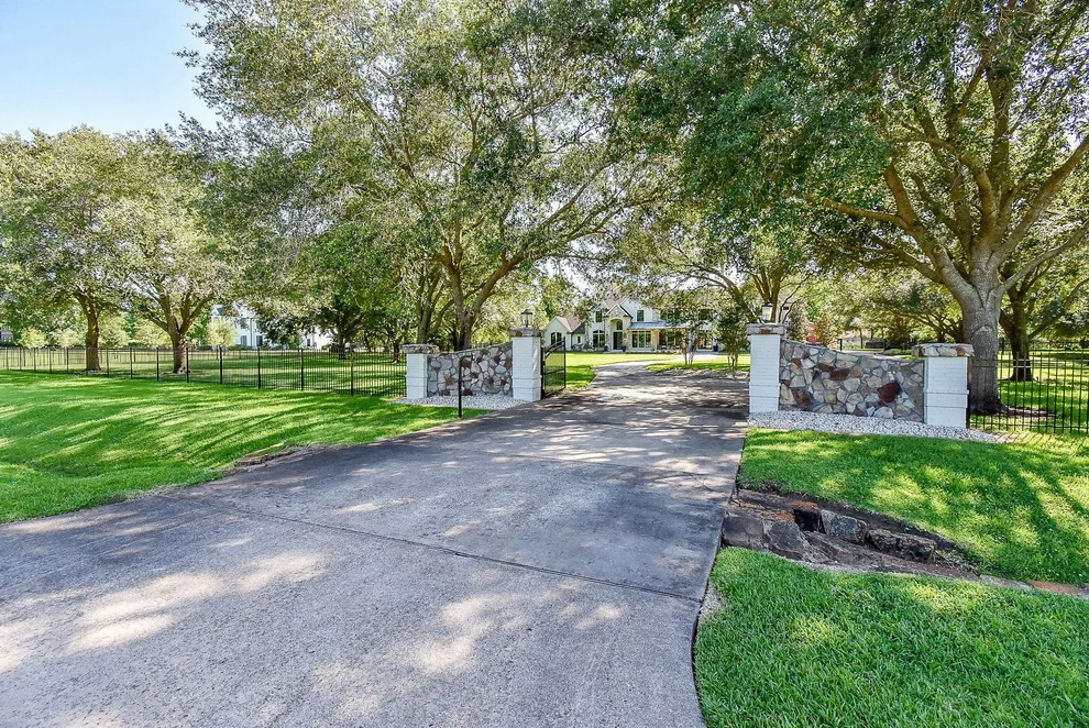 Unit for sale at 8518 Halls Retreat Court, Missouri City, TX 77459
