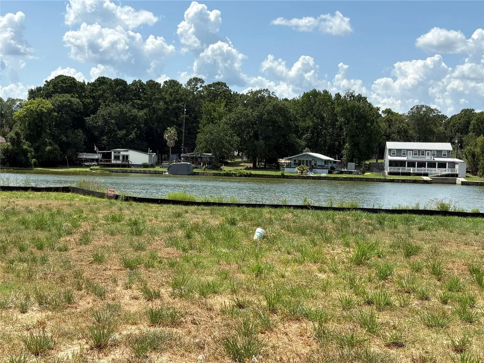 Unit for sale at 13264 Lake Conroe Bay Road, Willis, TX 77318