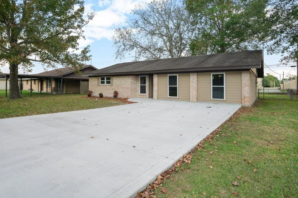 Unit for sale at 1347 E Palm Drive, Winnie, TX 77665