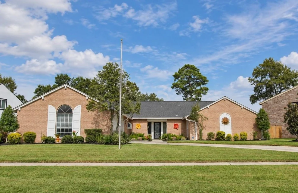 Unit for sale at 3119 Silver Springs Drive, La Porte, TX 77571