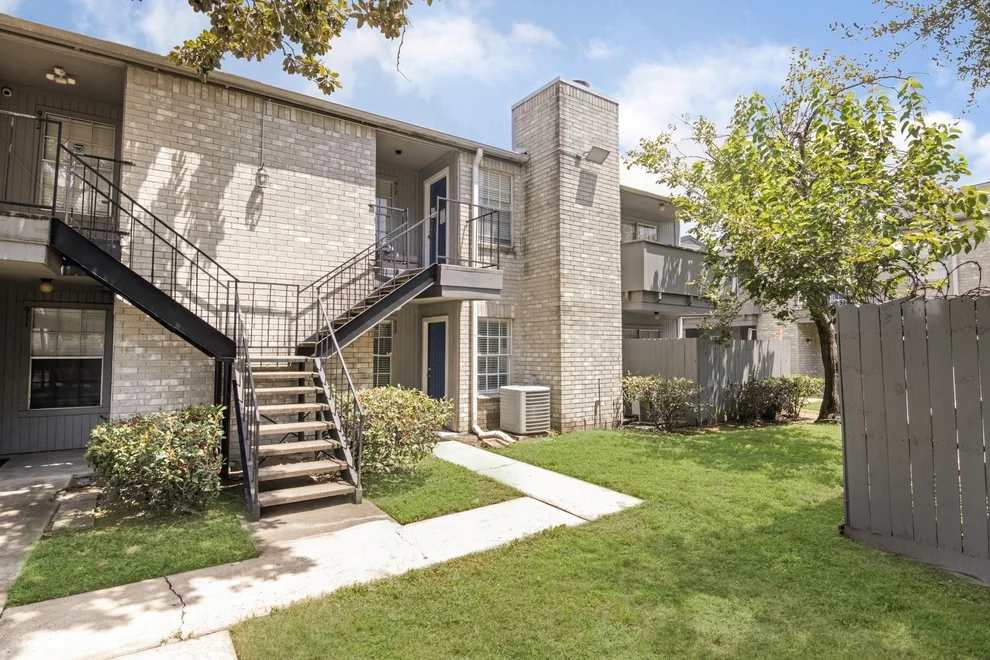 Unit for sale at 9700 Leawood Boulevard, Houston, TX 77099