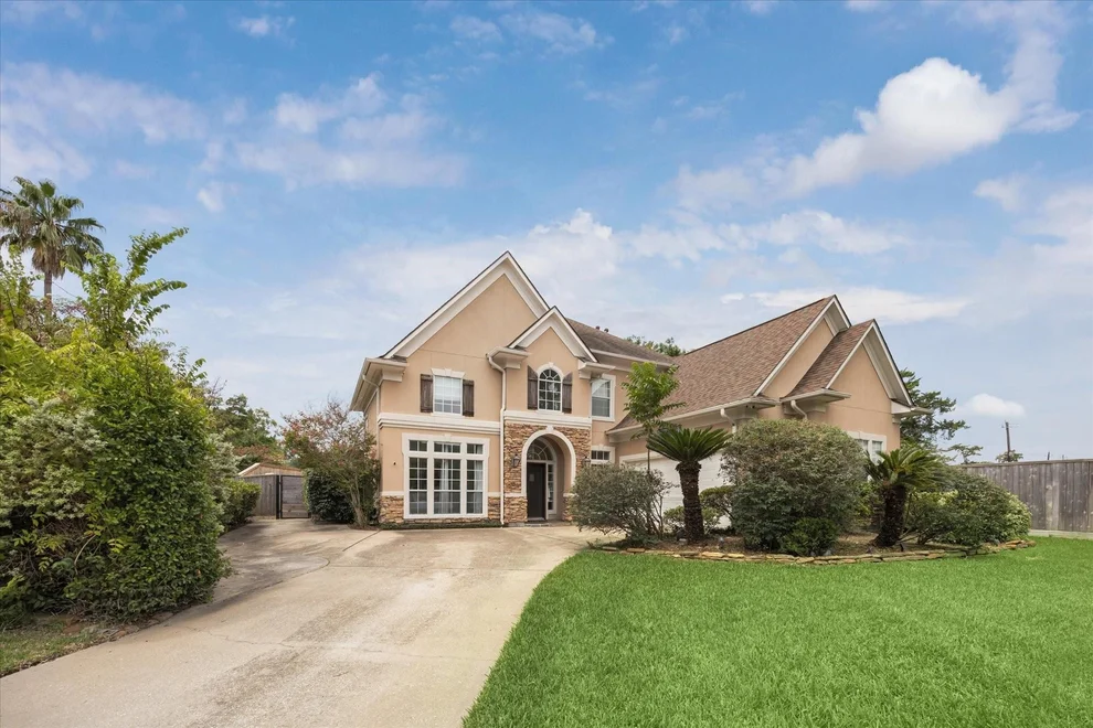 Unit for sale at 11 Pecan Trail Lane, Houston, TX 77055