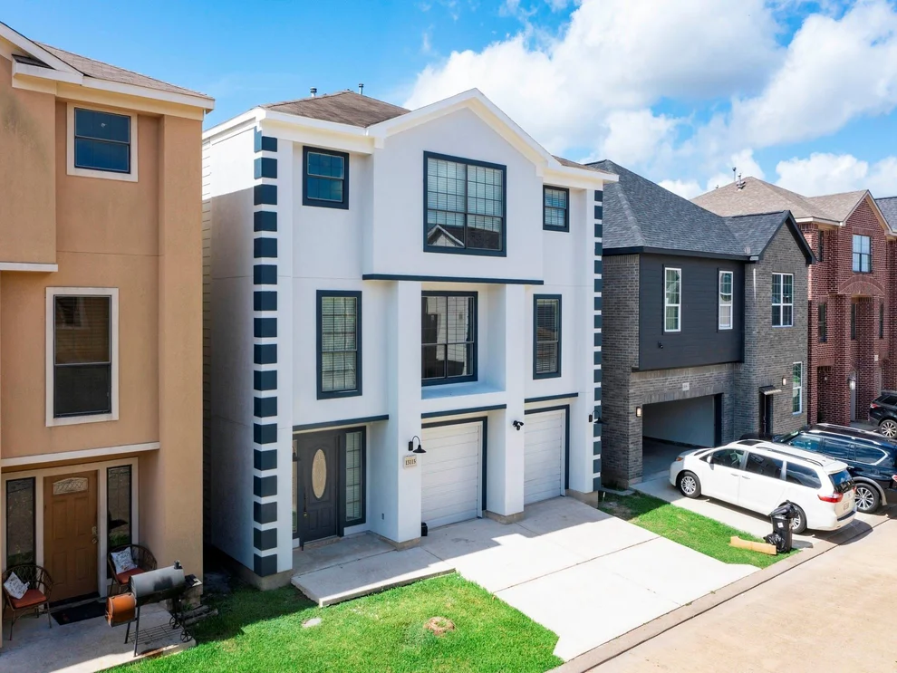 Unit for sale at 13115 N Bellaire Estates Drive, Houston, TX 77072
