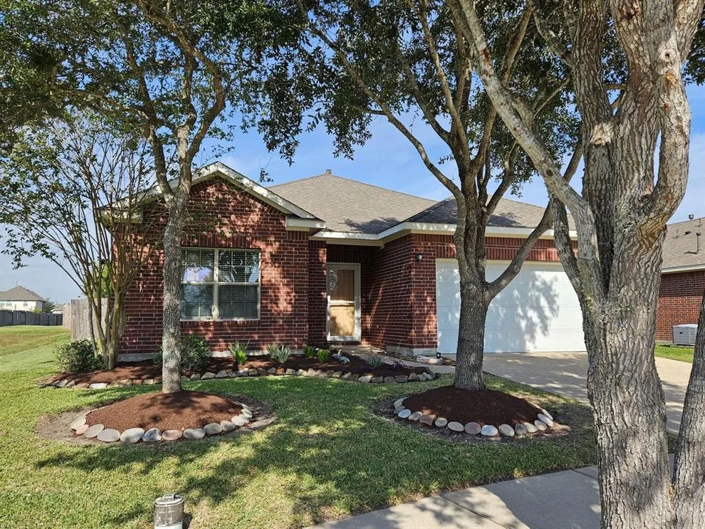 Unit for sale at 3214 Carriage Cove Court, Dickinson, TX 77539