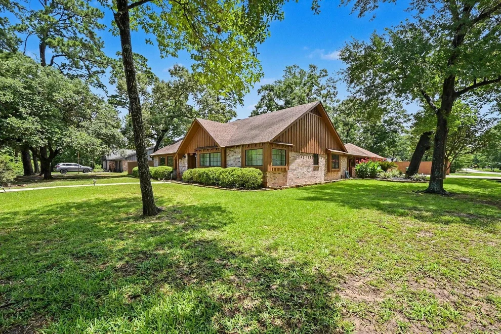 Unit for sale at 26222 Oakhurst Drive, Spring, TX 77386
