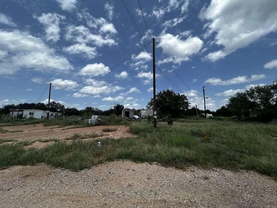 Unit for sale at 101 N Trails End Circle, Weatherford, TX 76086