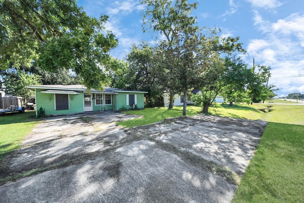 Unit for sale at 317 San Jacinto Street, La Porte, TX 77571