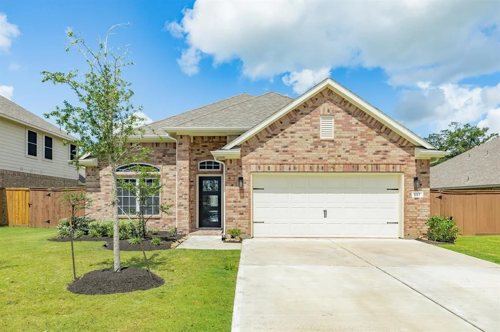 Unit for sale at 133 Water Grass Trail, Clute, TX 77531