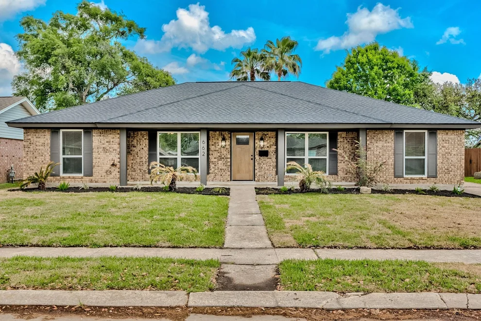 Unit for sale at 662 Birchwood Drive, Port Neches, TX 77651