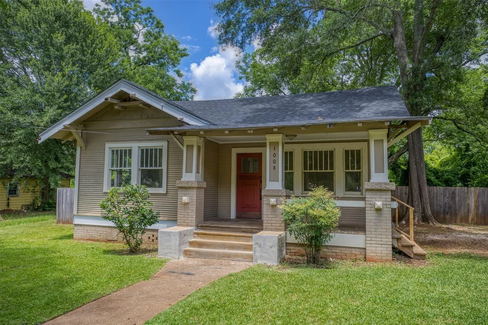 Unit for sale at 1008 N Link Street, Palestine, TX 75801
