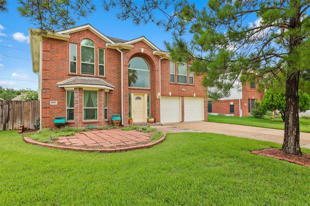 Unit for sale at 3227 Leila Oaks Drive, Houston, TX 77082