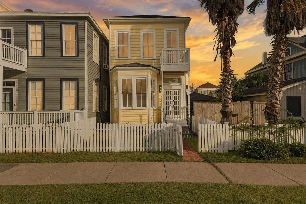 Unit for sale at 1607 Market Street, Galveston, TX 77550