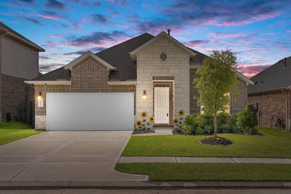 Unit for sale at 565 Newcomb Hollow Drive, Conroe, TX 77304