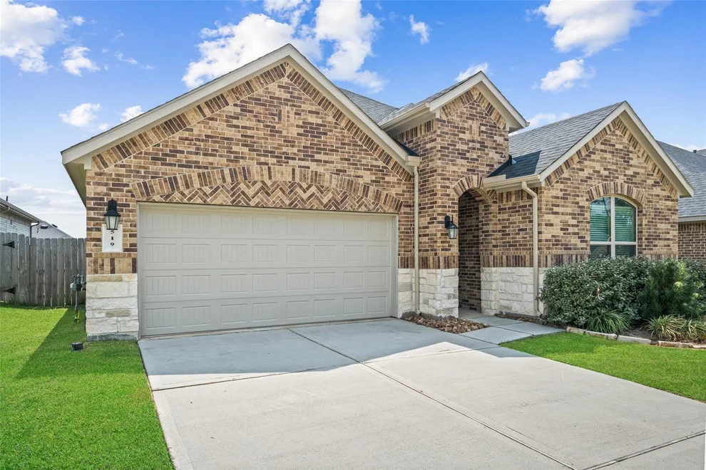 Unit for sale at 519 Newcomb Hollow Drive, Conroe, TX 77304