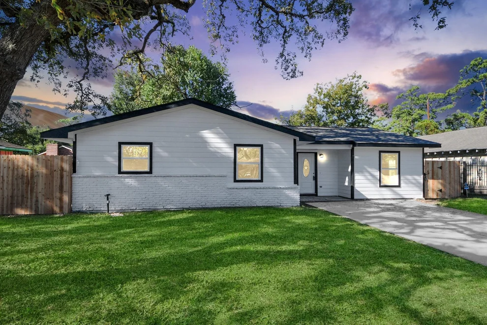 Unit for sale at 10507 Royal Oaks Drive, Houston, TX 77016