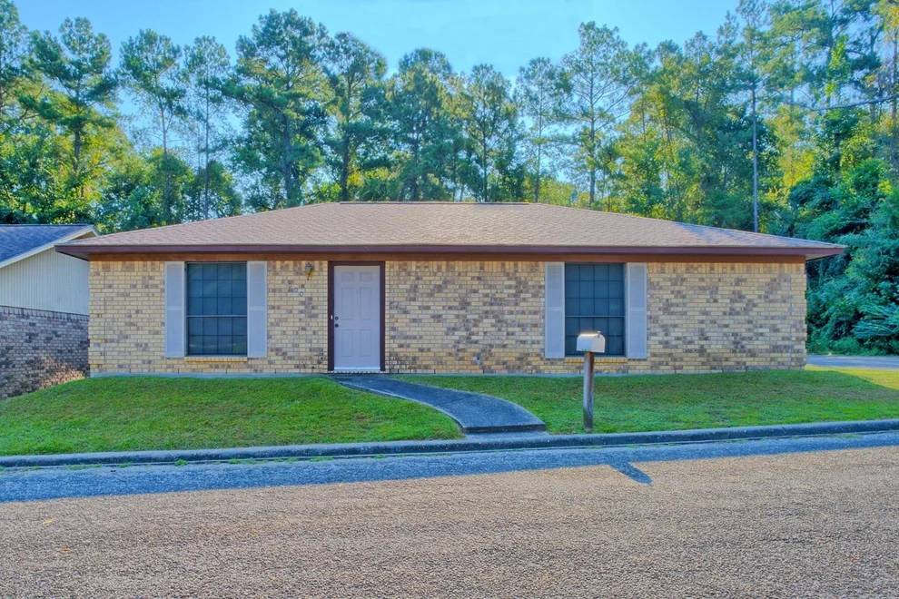Unit for sale at 1000 Crestline Lane, Jasper, TX 75951