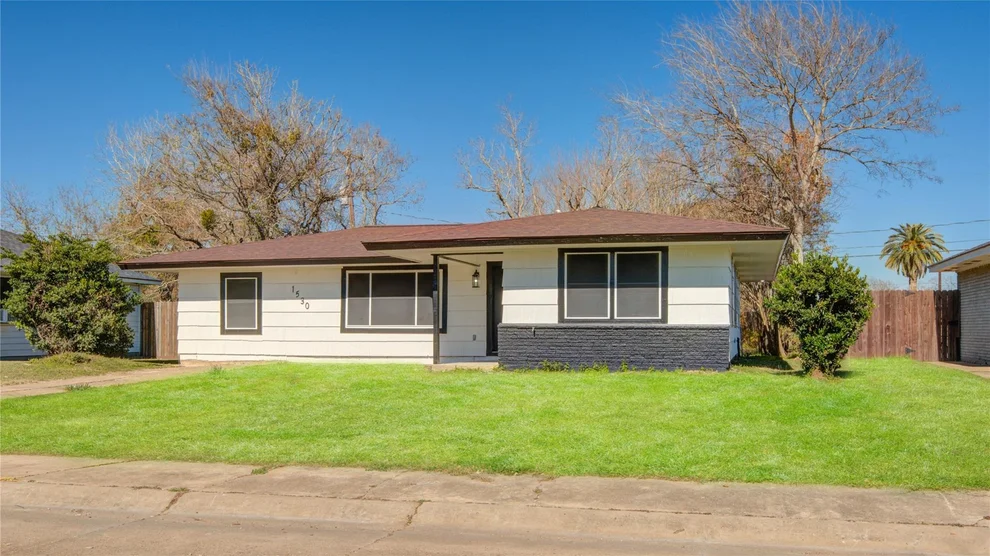 Unit for sale at 1530 W 10th Street, Freeport, TX 77541