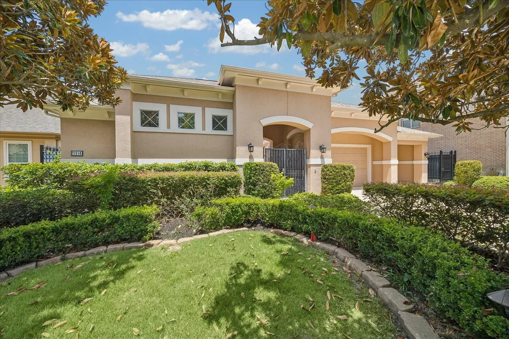 Unit for sale at 11914 Legend Manor Drive, Houston, TX 77082