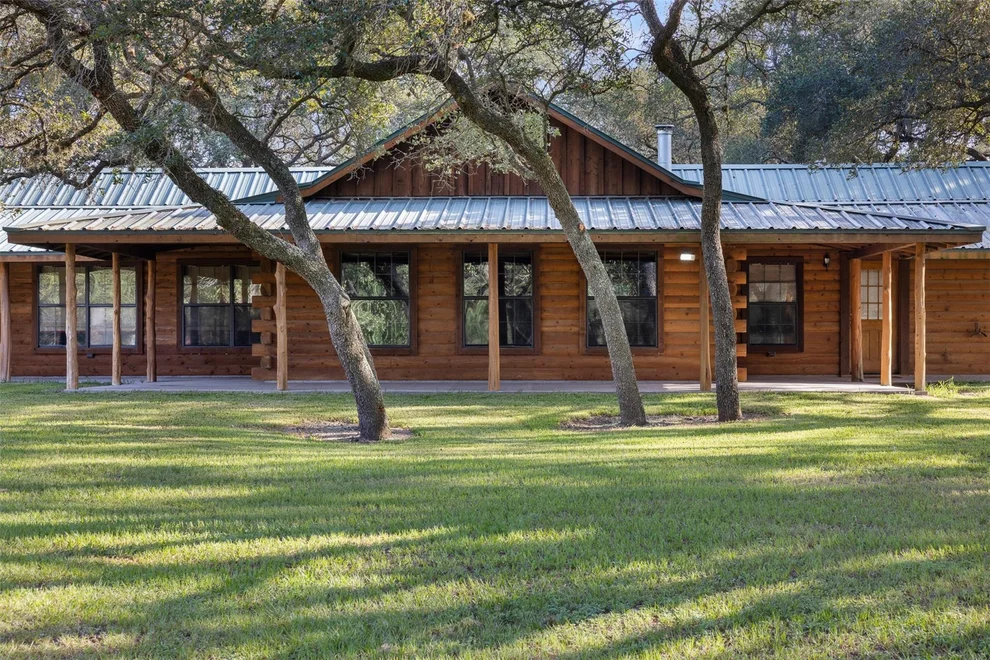 Unit for sale at 1426 Cr 2152, Rock Island, TX 77470