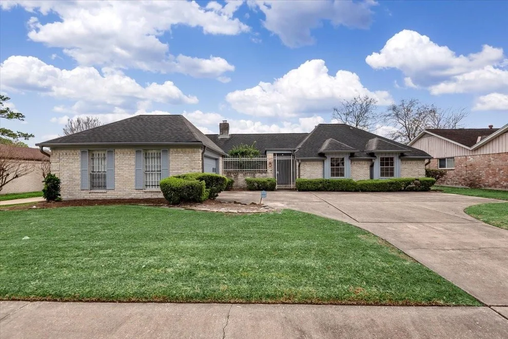 Unit for sale at 5607 Arncliffe Drive, Houston, TX 77088