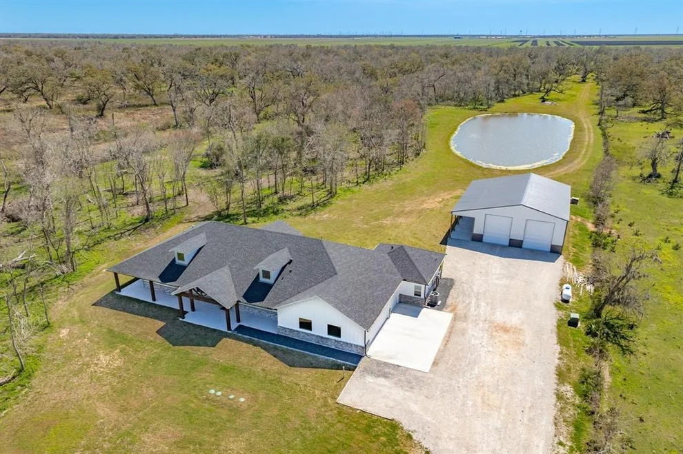 Unit for sale at 7827 County Road 400, Brazoria, TX 77422