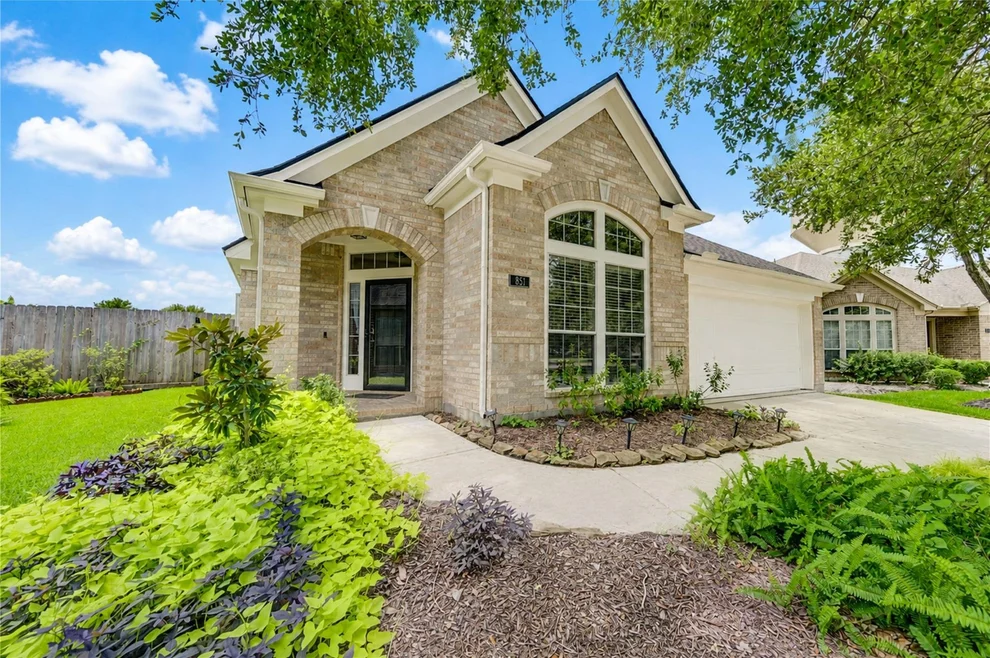 Unit for sale at 851 Sierra Brook Lane, League City, TX 77573