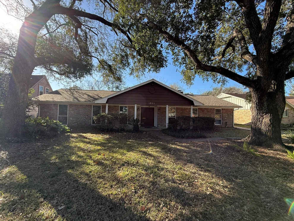 Unit for sale at 1211 Shorewood Drive, Seabrook, TX 77586