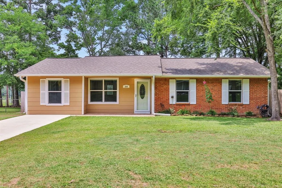 Unit for sale at 216 Laurie Lane, Willis, TX 77378