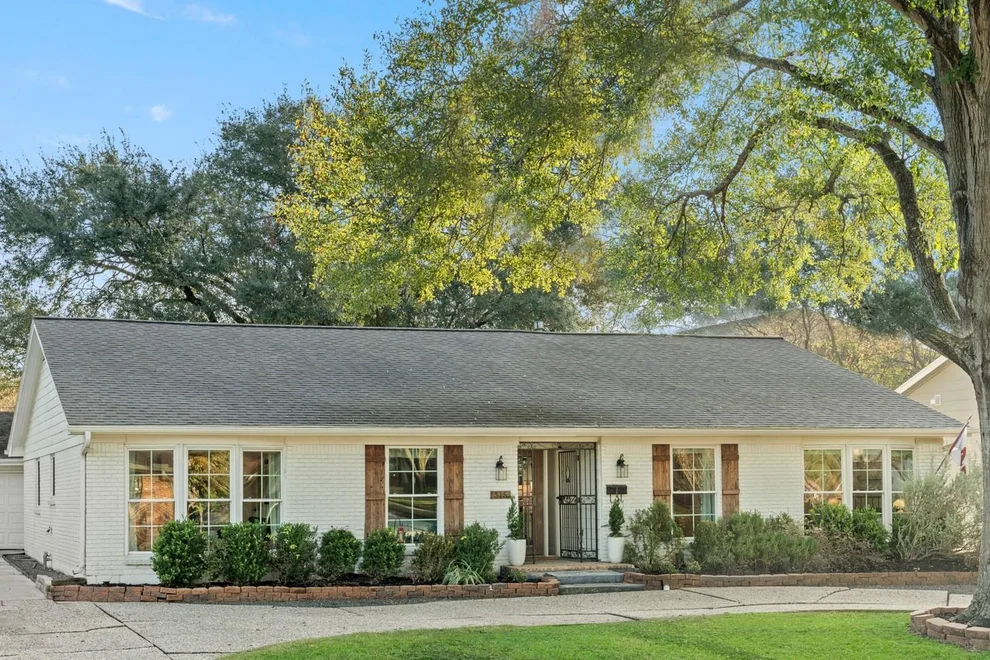 Unit for sale at 515 Blue Willow Drive, Houston, TX 77042