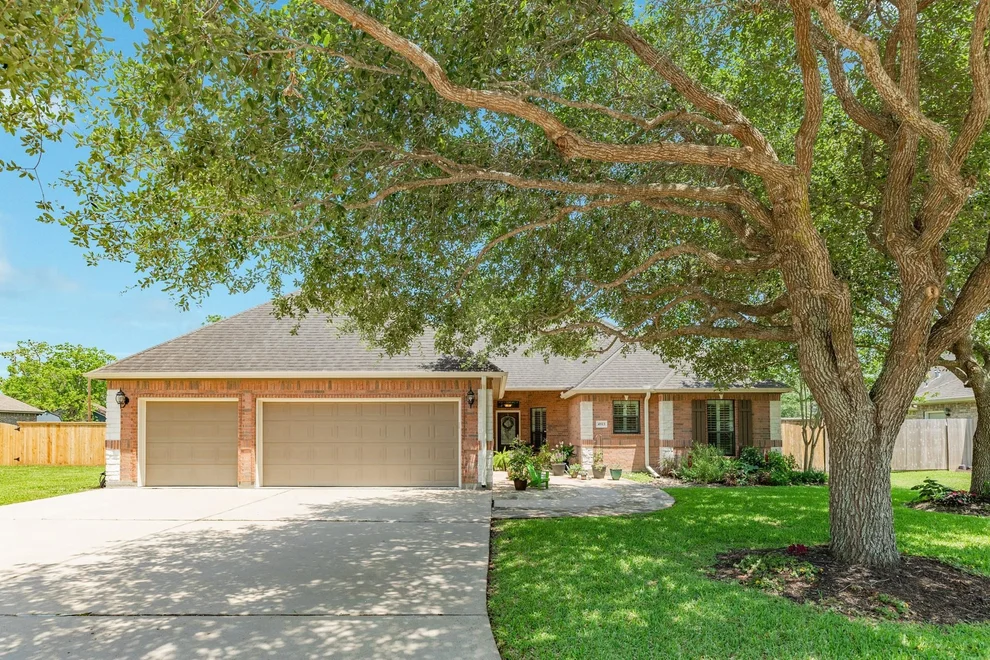 Unit for sale at 4913 Hickory Lane, Bay City, TX 77414
