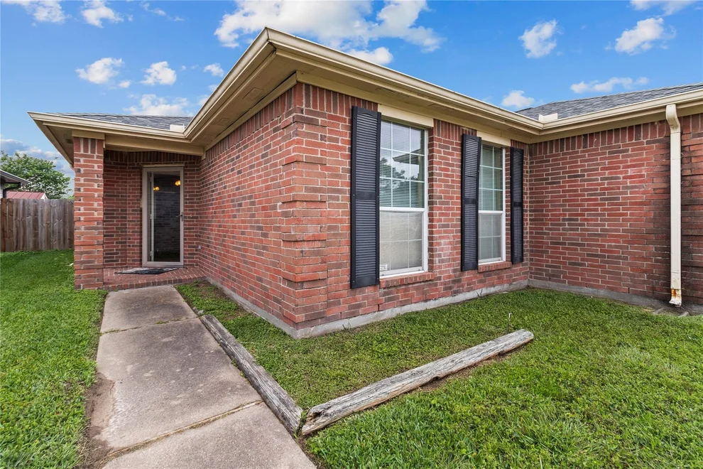Unit for sale at 5231 Honeyvine Drive, Houston, TX 77048
