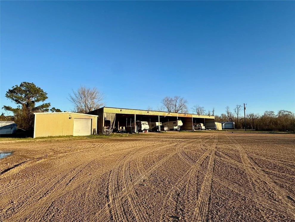 Unit for sale at 8711 Fm-787, Cleveland, TX 77327