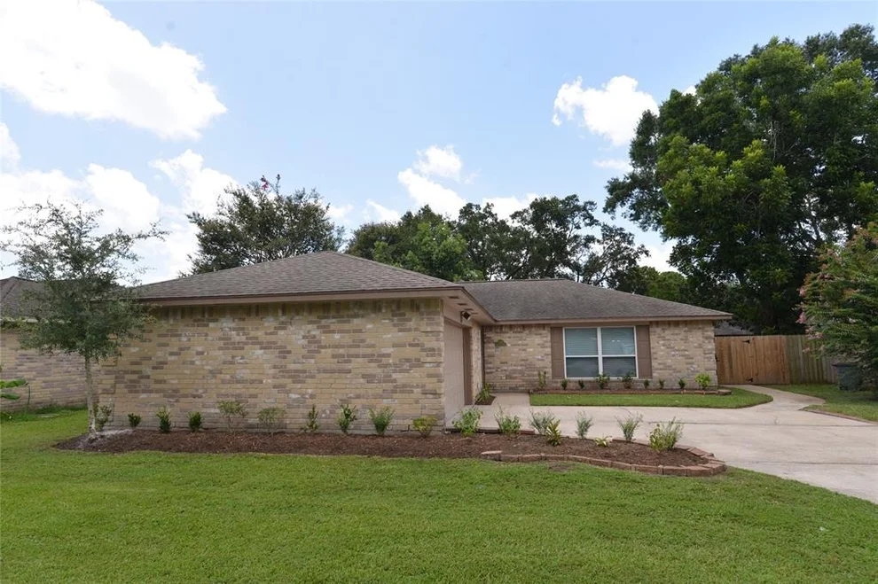 Unit for sale at 2797 Wood Hollow Drive, League City, TX 77573