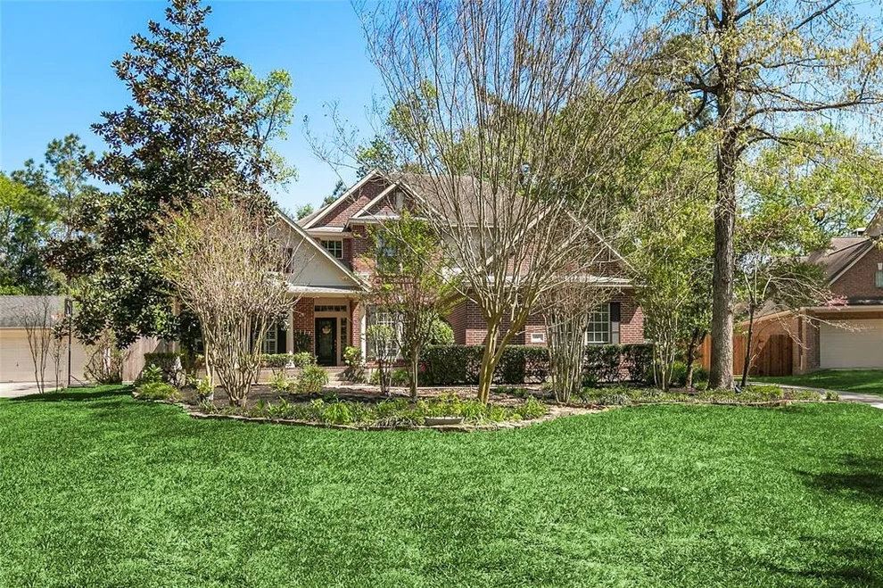 Unit for sale at 14 S Frosted Pond Drive, The Woodlands, TX 77381