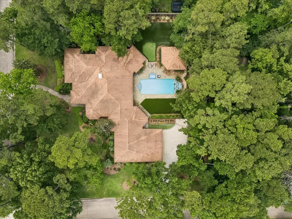 Unit for sale at 5 Magnolia Woods Drive, Kingwood, TX 77339