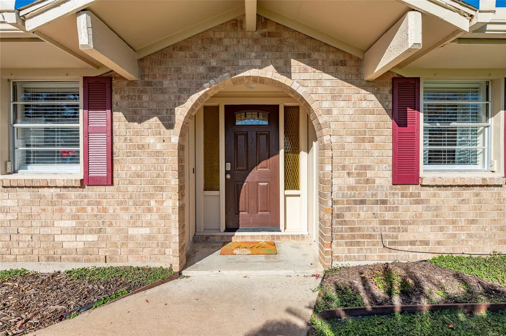 Unit for sale at 2114 Yorktown Court S, League City, TX 77573