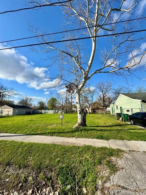 Unit for sale at 415 Neyland Street, Houston, TX 77022