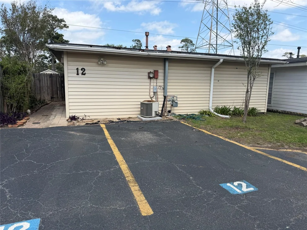 Unit for sale at 4102 Sherwood Lane, Houston, TX 77092