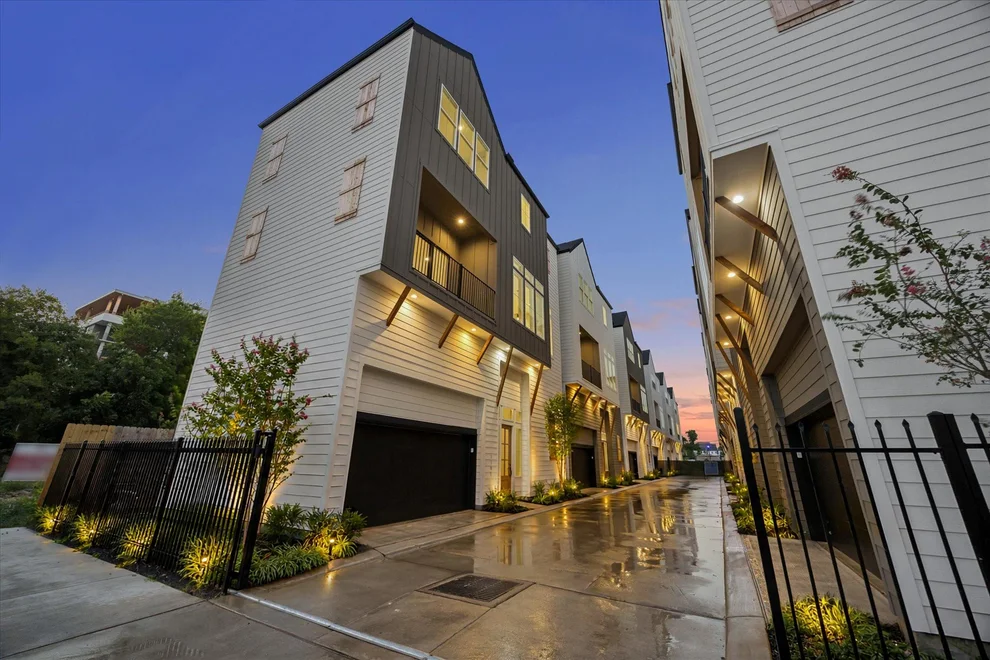 Unit for sale at 1187 W 19th Street, Houston, TX 77008