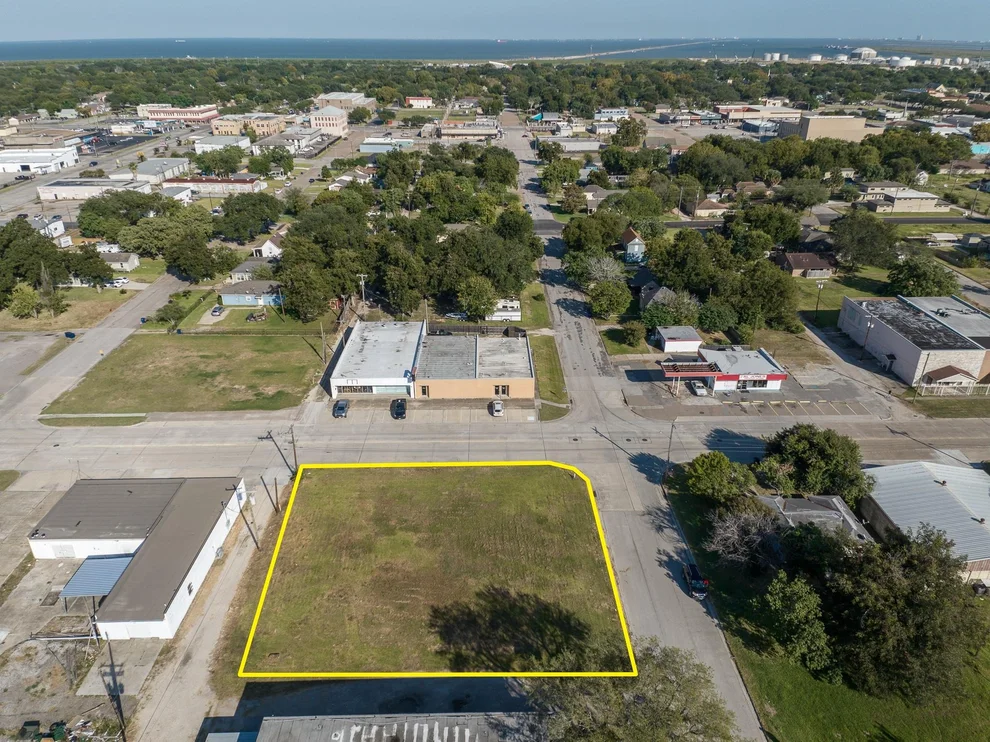 Unit for sale at 705 9th Street N, Texas City, TX 77590