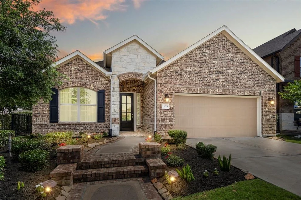 Unit for sale at 19723 Hale Hollow Creek Drive, Cypress, TX 77433