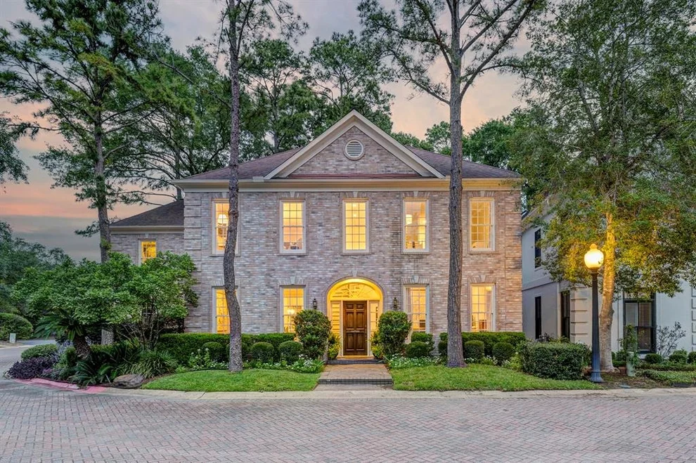 Unit for sale at 30 Hudson Circle, Houston, TX 77024