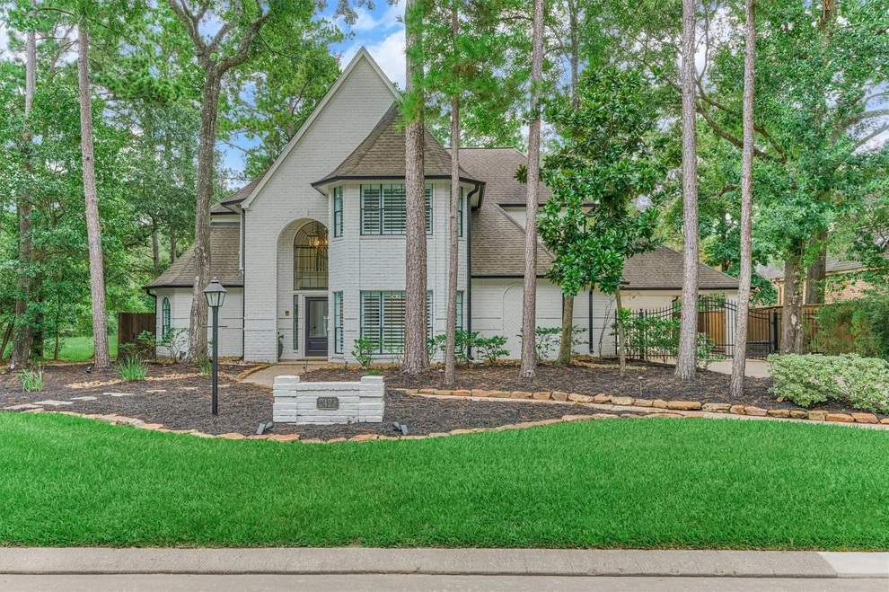 Unit for sale at 42 Golden Shadow Circle, The Woodlands, TX 77381