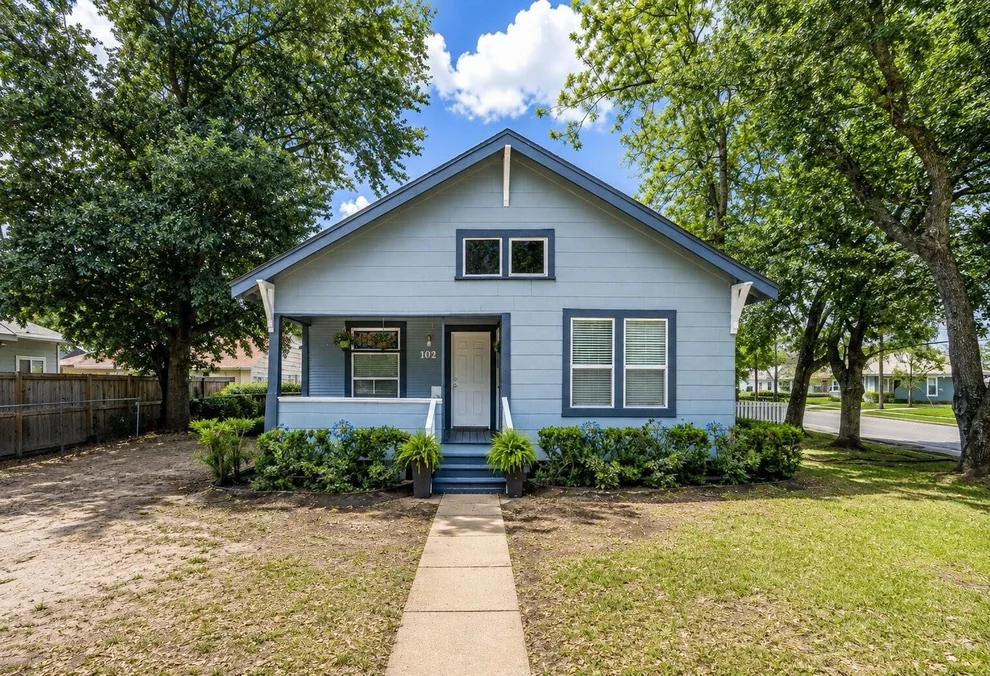 Unit for sale at 102 4th Street, Sugar Land, TX 77498