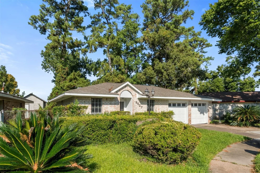 Unit for sale at 9627 Glenwood Forest Drive, Houston, TX 77078