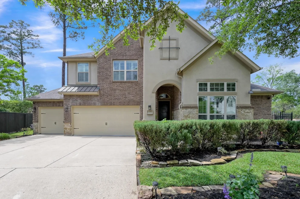 Unit for sale at 23 Ranchers Trail, Spring, TX 77389
